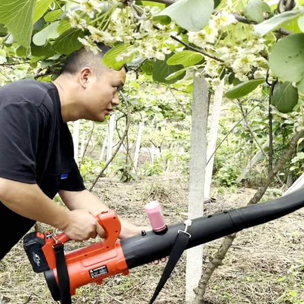 大型獼猴桃電動鼓風(fēng)授粉機