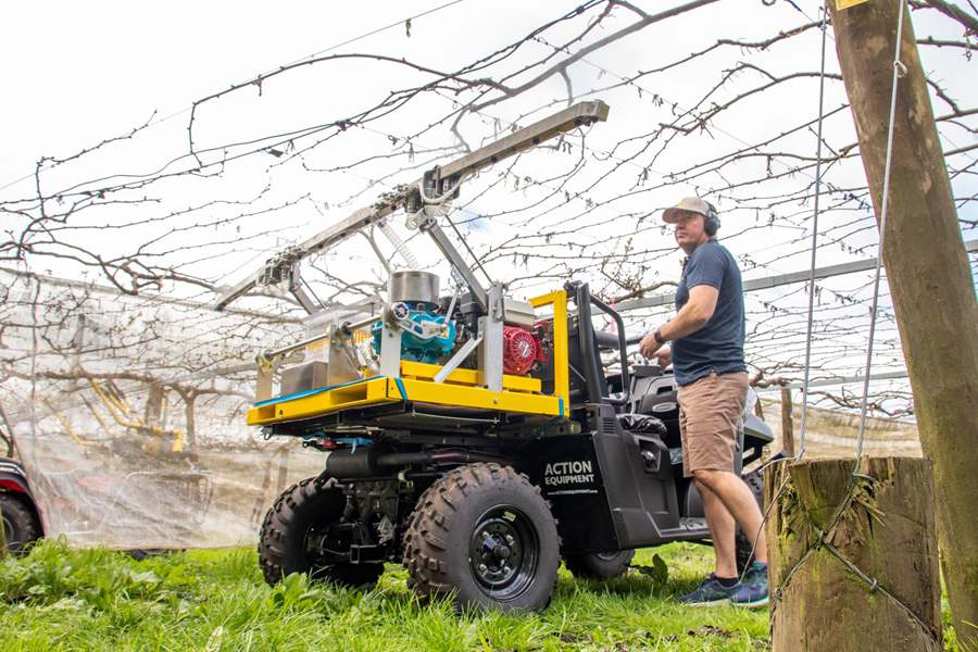 Training on Pollination Techniques for Kiwi Orchard